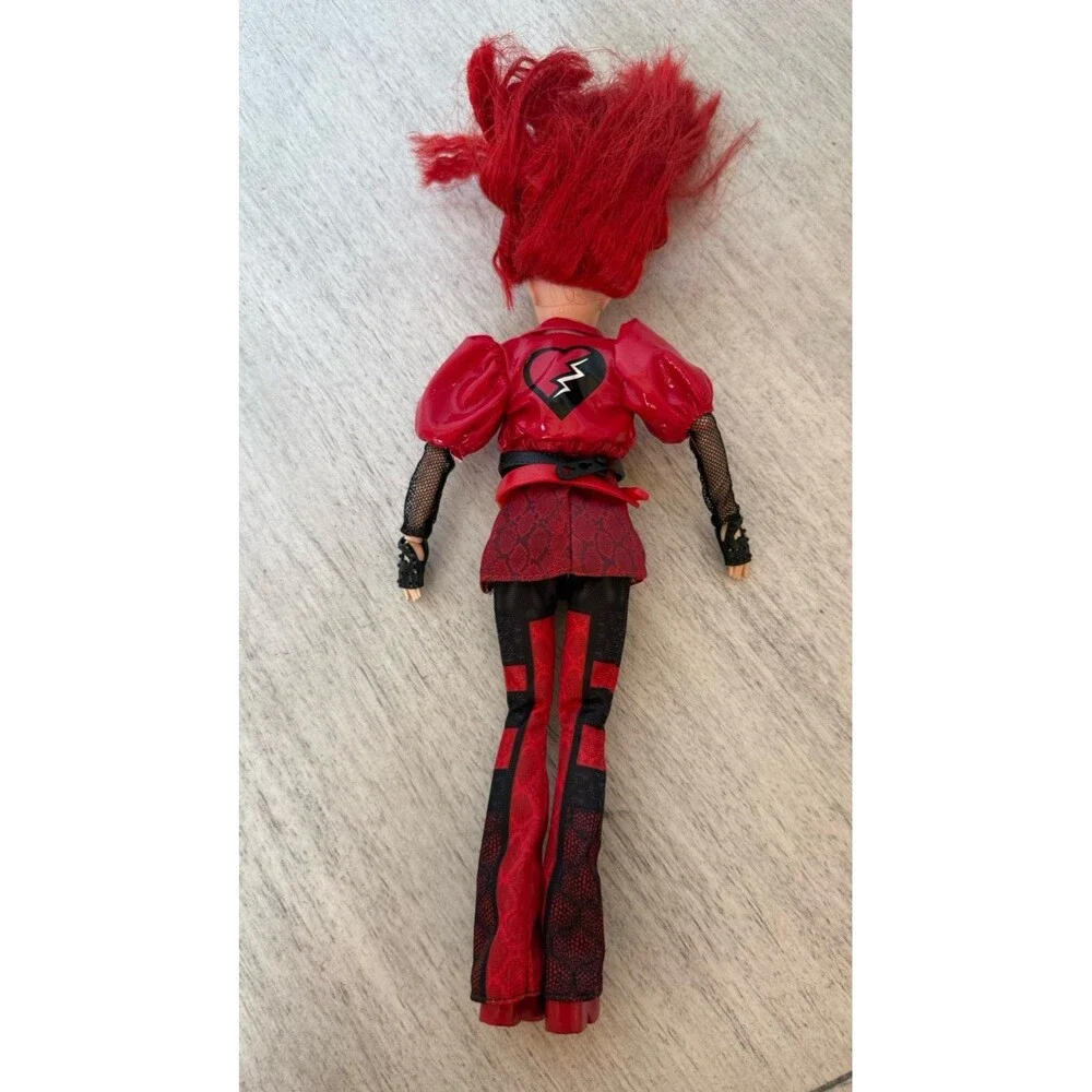 Disney Descendants Doll Rise of Red Daughter of Queen of Hearts 11” & Doll Stand